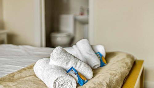 Spacious 4 Bedroom Warrington House with Free Parking Perfect for Contractors, Families and Business Guests - Foto 5