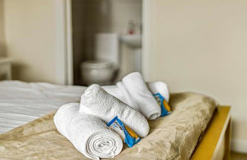 Spacious 4 Bedroom Warrington House with Free Parking Perfect for Contractors, Families and Business Guests - Foto 5