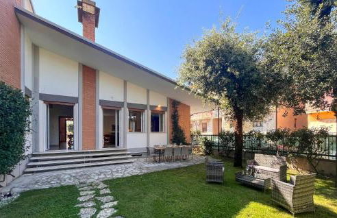 Beautiful Home In Porto Potenza Picena - Photo 1