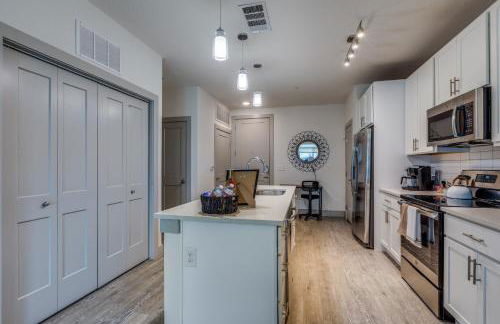 Trendy Condo on Riverwalk Free Parking Pet Friendly Centrally Located on the Riverwalk - Foto 23