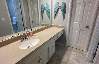 World Cup Ready - Spacious 5-Bedroom Home with Pool, Hot Tub, and Outdoor TV - Foto 20