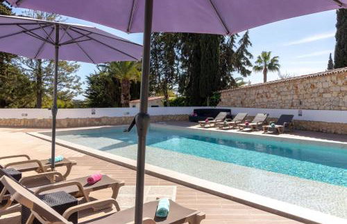 Casa Rainha Near Carvoeiro pool BBQ - Foto 18