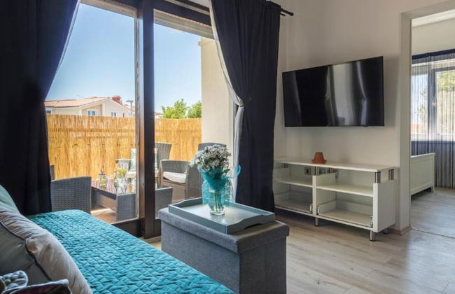 Pula Modern and Bright Apartments With Terrace and Garden - Photo 10