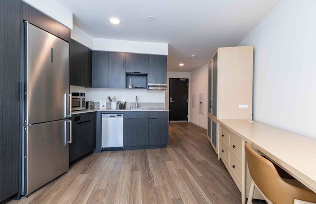 Marina Square Suites - Photo 23