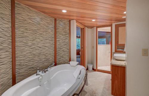 Steps to the Ellis River - Luxe, Hot Tub, Game Room - Foto 37