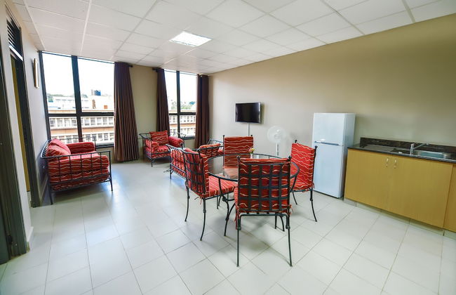 Boulevard Suites - Photo 13