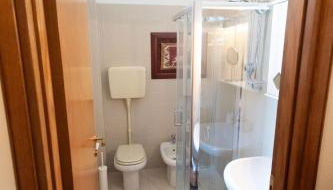 Ca' Spadoni, centro storico, piano terra, ingresso indipendente, teatro, parcheggio, - Foto 4, towels, Shower