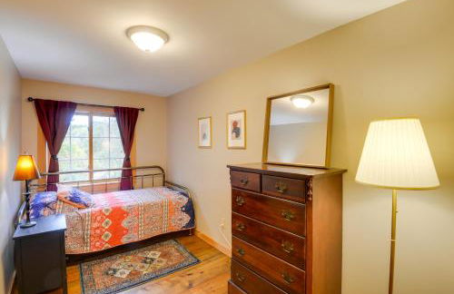 Charming Putney Home Porch, Grill and Hiking Trails - Foto 24