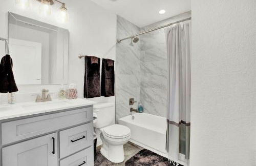 Luxury Lakeview Home w/ Pool & Beach Access! - Not Active - Foto 22