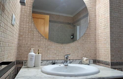 Ático primera línea de playa con vistas al Mar-Climatizado-Wifi-Parking-Solo familias - Foto 17