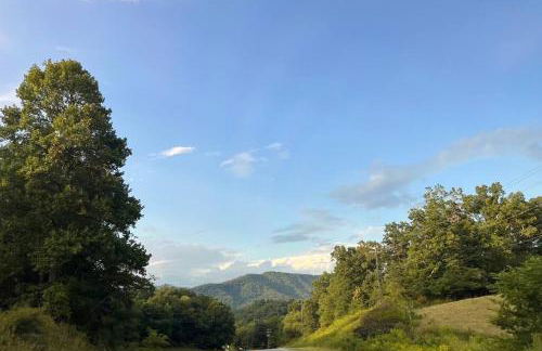 Riverside Relaxer w/Hot Tub+Fire Pit +Wifi & view - Foto 29