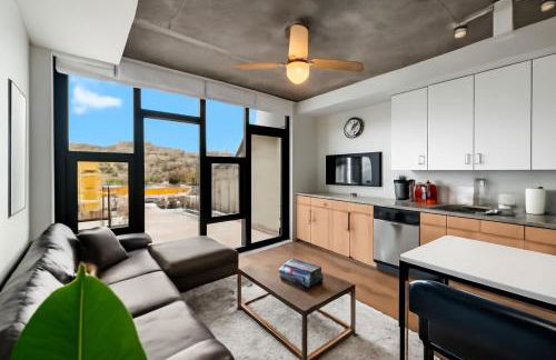 Prime 2BR Stay Five Points and Nightlife 7th - Photo 9