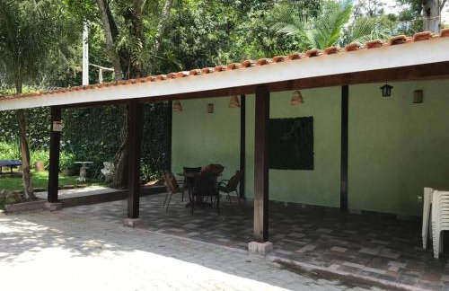 Lindo e aconchegante chalé com piscina, lareira e churrasqueira - Foto 37