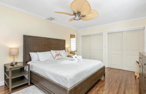 Spacious 4BR 2 5BA Family Retreat Pool Near Beach - Foto 25