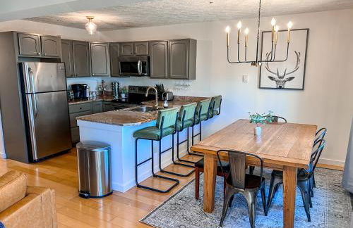 Remodeled Summit Condo at Snowshoe - Modern & Cozy - Foto 2