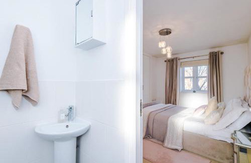 Driveway Stylish 3Bedroom Home in Middleton - Foto 58