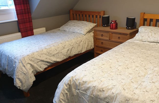 Lovely 4 bed House Sleeping 8 Near Ashbourne - Photo 5