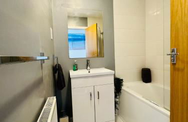 Beautiful 2 Bedroom Sea View - Free Onsite Parking - Photo 13