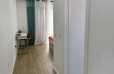 B - Elegent 2 Bedroom Modern Townhouse - Foto 34