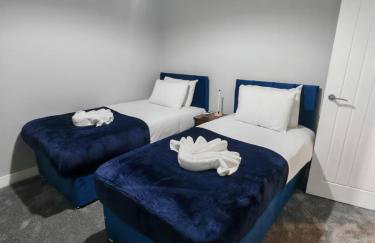 Bright 4BR Home, Outdoor Garden, Easy Parking - Foto 1