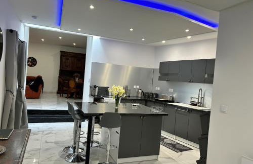 1712-Villa- Sleeps4- Terrace-Town Centre - Foto 1