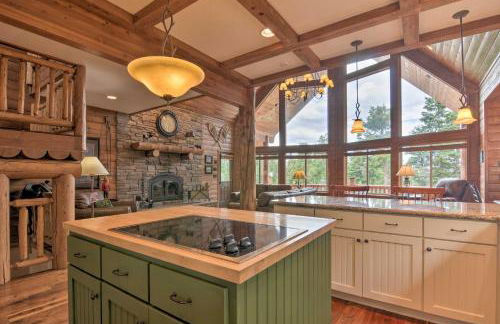 Duck Creek Village Chalet with Fire Pit and Decks - Foto 12