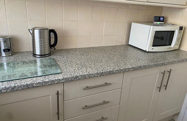 Riverside Park Ground Floor Apartment - St Neots - Photo 11