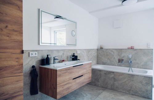 Exklusives Penthouse mit Whirlpool, Panoramaterrasse, Kino & Tischfußball für bis zu 8 Personen - Foto 25