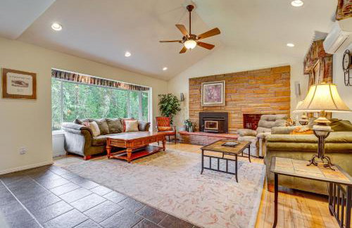 Darrington Home on River with Mountain Views - Foto 1