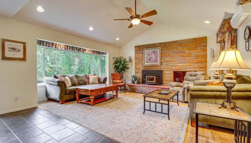 Darrington Home on River with Mountain Views - Foto 1