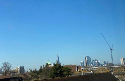 Bright, Spacious, modern Interior Decor 2 bedrooms Apartment with amazing views - Photo 19