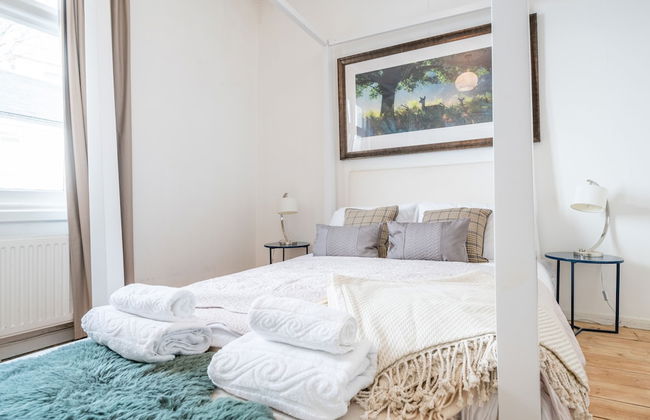 Classic Belgravia Home by Victoria Station by Underthedoormat - Photo 4