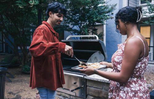 Centrally-Located 1BR Suite with Resort Pool View - Foto 23