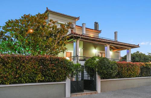 Corinthian Green Villa - Photo 4