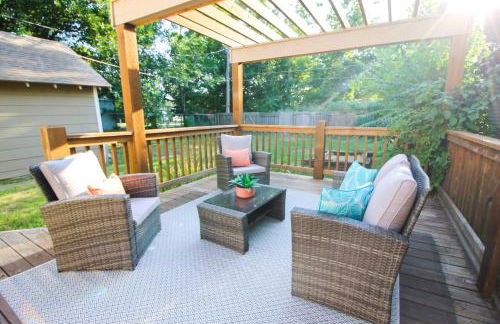 Fenced Yard and Patio W Grill plus Game Room - Foto 32