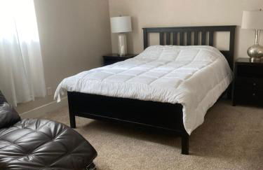 Huge Cozy Home with Many Bedrooms in Ivywild - Foto 58