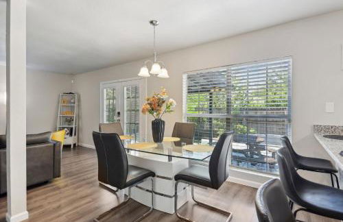 Modern Rental Near Medical Center, Six Flags, UTSA, La Cantera, Lackland AFB - Foto 8