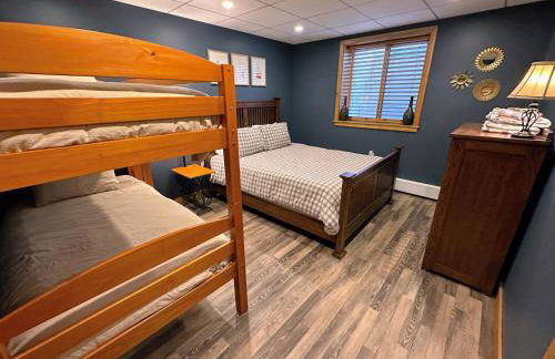 FC43 Renovated cozy spacious cottage with AC, air hockey, wifi close to ski trails! - Foto 20