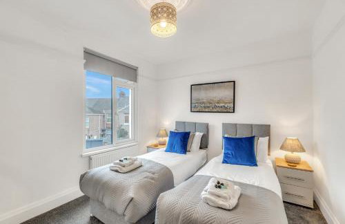 JUNGLE HOT TUB, games room, near eateries, micro brewery, pubs, beauty salons and boutique shops, Argyle, free Netflix, in the heart of Plymouth - Dogs welcome - Hosted by Absolute Accommodation Plymouth - Foto 19