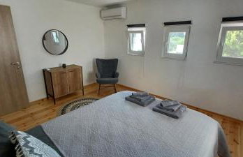 Seaview Luxury Apartment with private parking - Photo 21