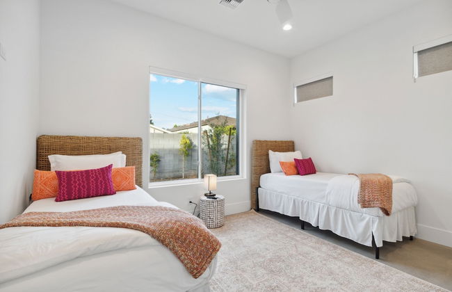 Desert Blue Rose with Pool - Photo 3