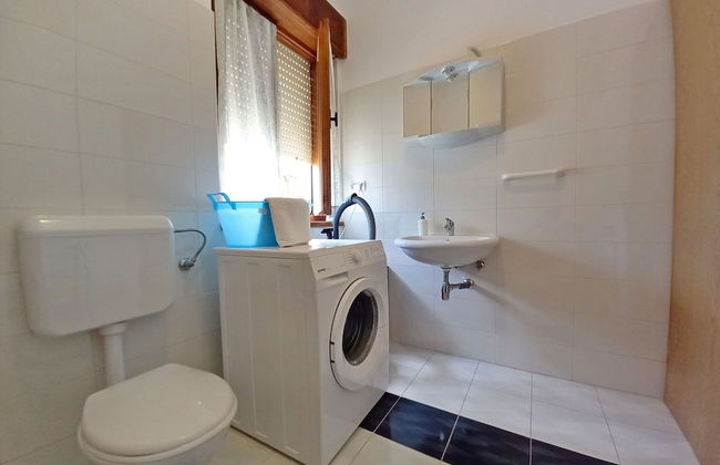 Detached House at Country Side, Fenced Private Garden Ideal for 2 Fam, Wifi - Photo 15