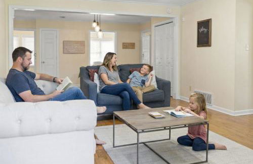 Modern Memphis Retreat - Sleeps 7 - Fireplace - Foto 14