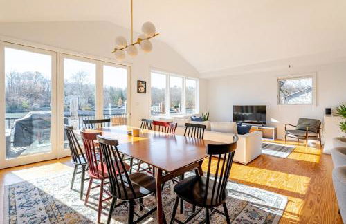 Modern Lakefront Retreat w King Bed - Foto 40