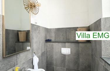 Ferienhaus Villa EMG Velbert nah Düsseldorf Essen Dortmund, Familien Gruppen bis 27 Personen, 3 Küchen, Kaminofen, Terrasse - Photo 55