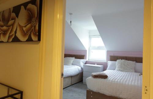 4 bedroom, Sleeps 12, Free Parking - Foto 20