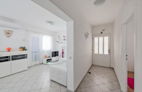 Family home with hydromassage pool & fun activities - Foto 39