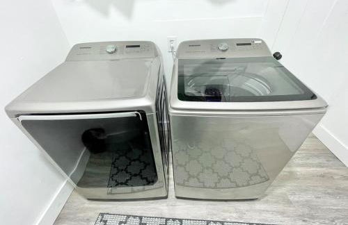 Rustic Chic in Charming Center Grove w Fenced Yard - Foto 29