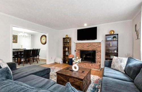 4BR Cozy Family Retreat Near Mall of GA, Near Lake Lanier - Sleeps 10 - Foto 25