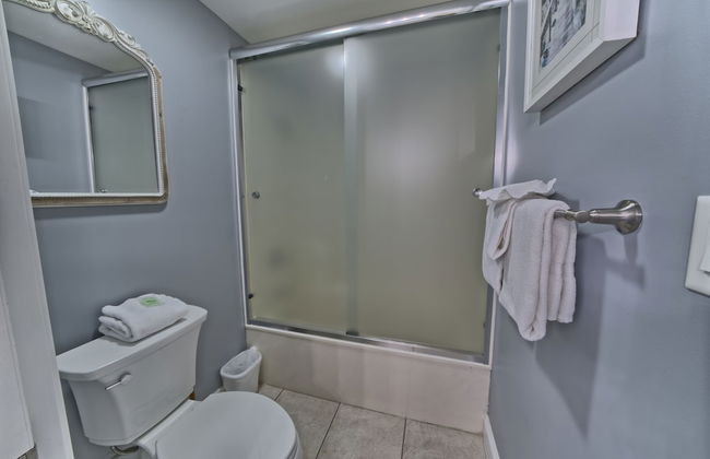 Cozy Oceanfront Condo with Beachside Pool - Unit 1602 by RedAwning - Foto 34